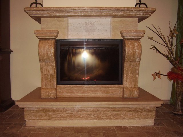 Caminetto in Travertino Noce