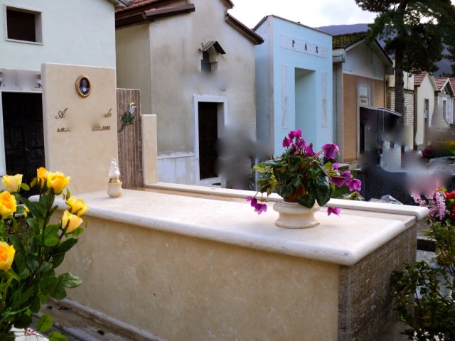 Tomba in Travertino Noce