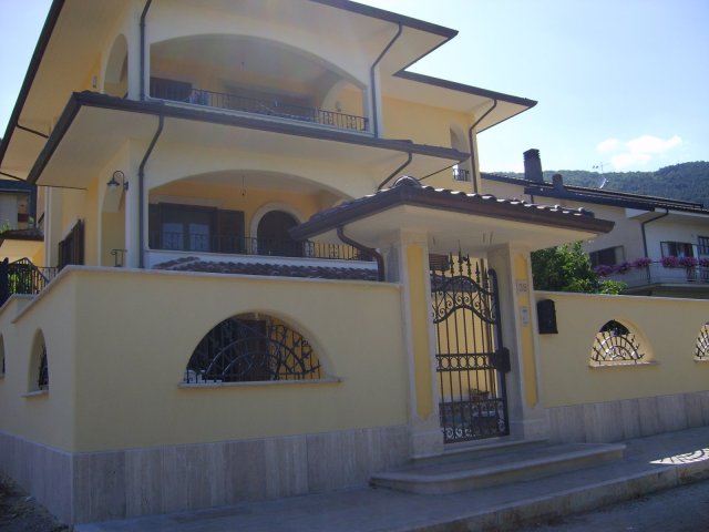 Arredamento Casa in Travertino e Pietre Varie