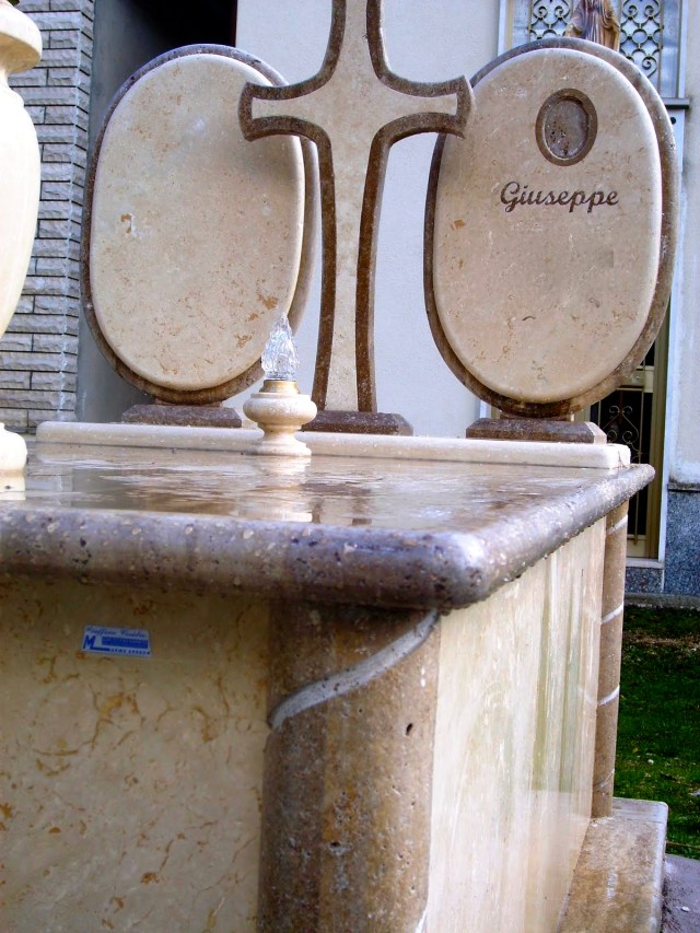 Tomba in Travertino Paglierino e Noce