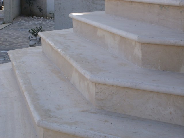 Scala Esterna in Travertino
