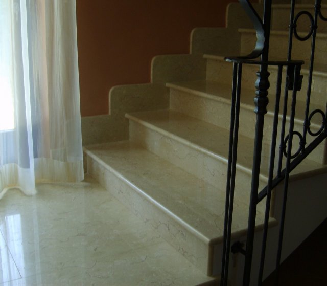 Scala Interna in Alfa Beige Scala Interna in Alfa Beige